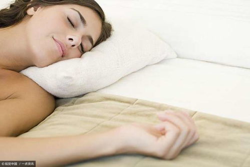 小刘亦菲王楚然公开场合提胸 拽衣服动作粗鲁 小刘亦菲王楚然公开场合提胸 拽衣服动作粗鲁